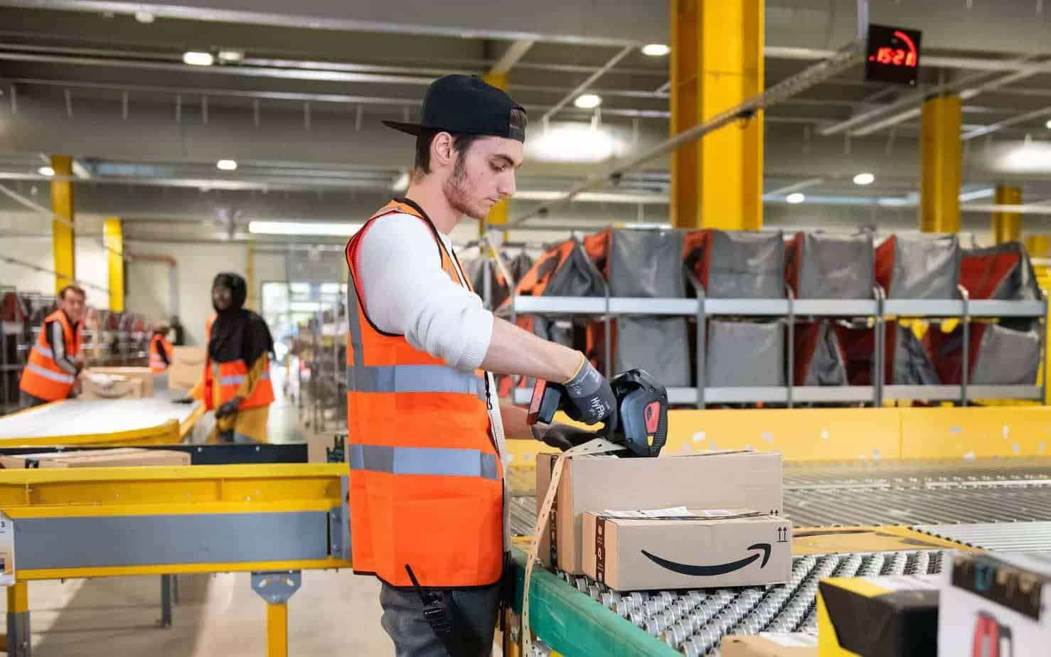 Amazon Wants To Retrain Its Employees, As A Part of "Upskilling 2025" Initiative
