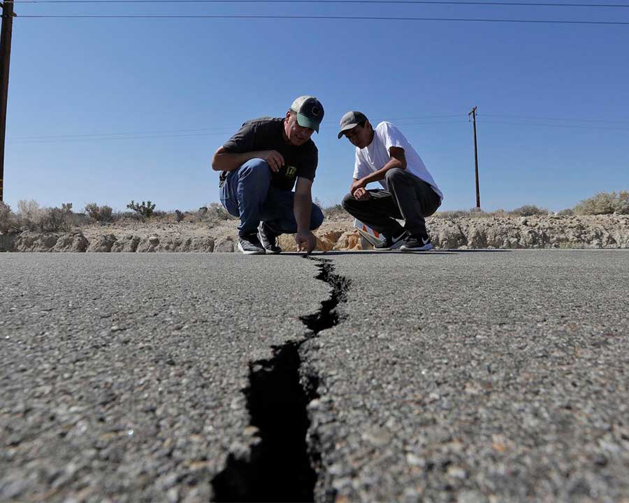 houses destroyed from california earth quake