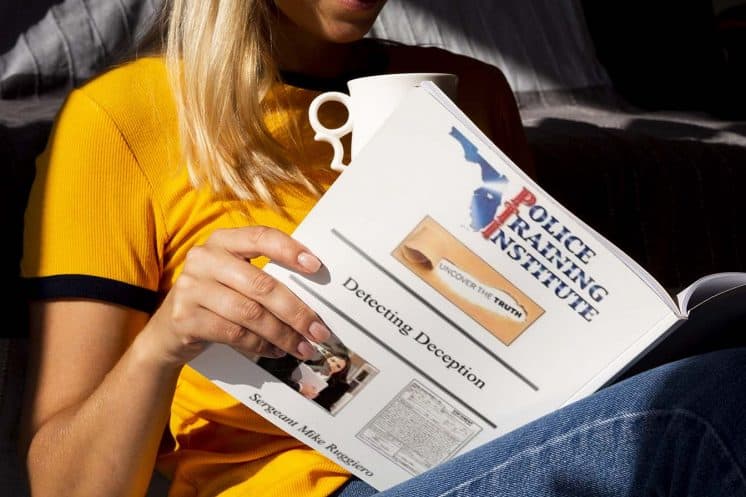 Top 4 Best Police Investigation Books to Detect Nonverbal Cues & Mastering in Communication